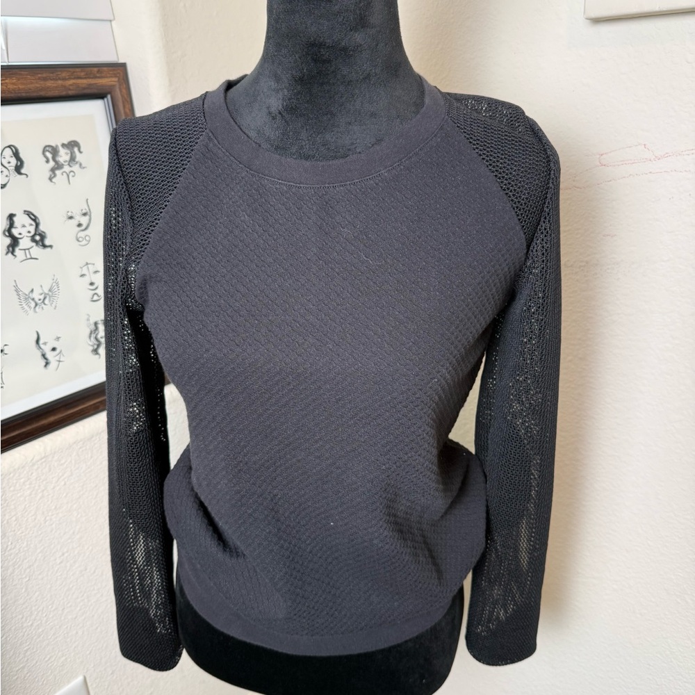 Lorna Jane life‎ Black Mesh Sleeve Top